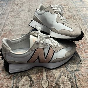 NEW BALANCE 327 sz 8.5